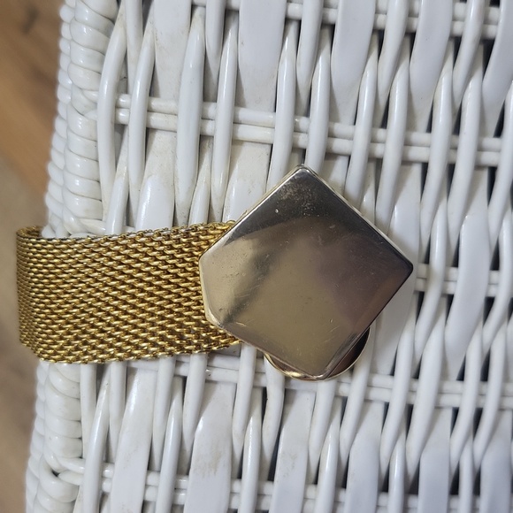 White Wicker Type Woven Clutch with White Woven Goldtone Crossbody Chain - Picture 8 of 16